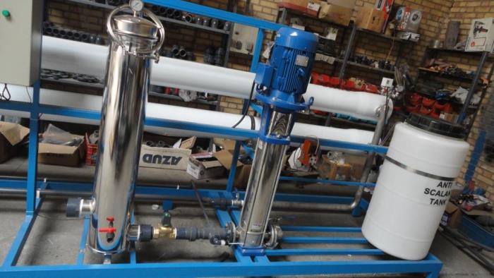 Reverse osmosis water purification unit